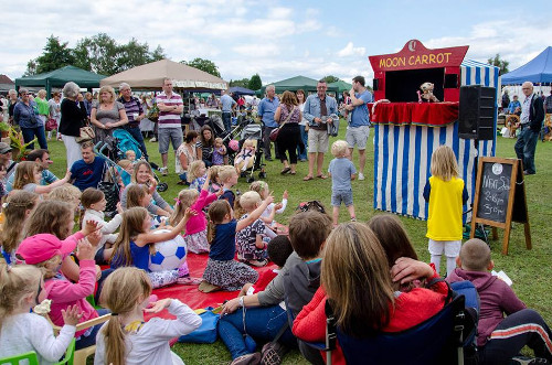Original Moon Carrot Puppet Show erformance